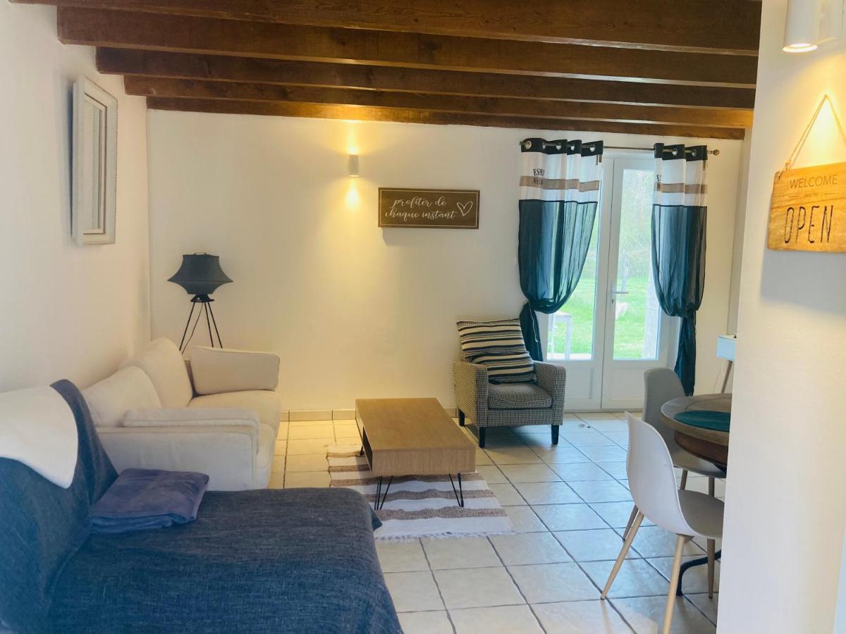 Petite Maison A La Campagne Saint-Germain-des-Fosses Exteriör bild